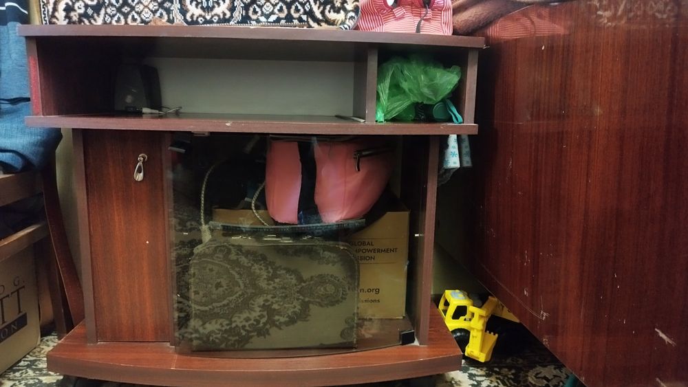 Продам тумбу під телевізор