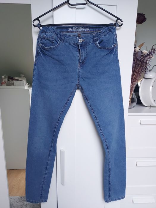 Niebieskie jeansy