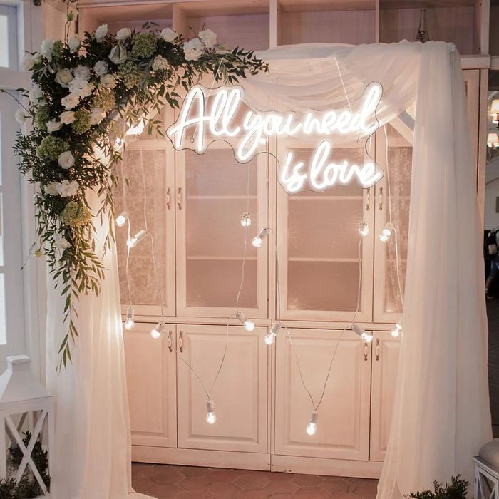 Neon " All you need is love " biały sprzedaż znak świetlny ślub wesele