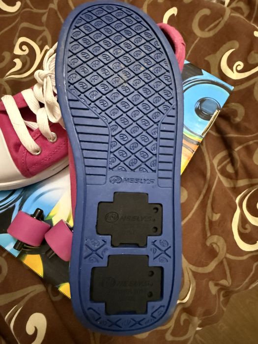 Кросівки ролики  НЕЕlYS нові в коробці з відкруткою