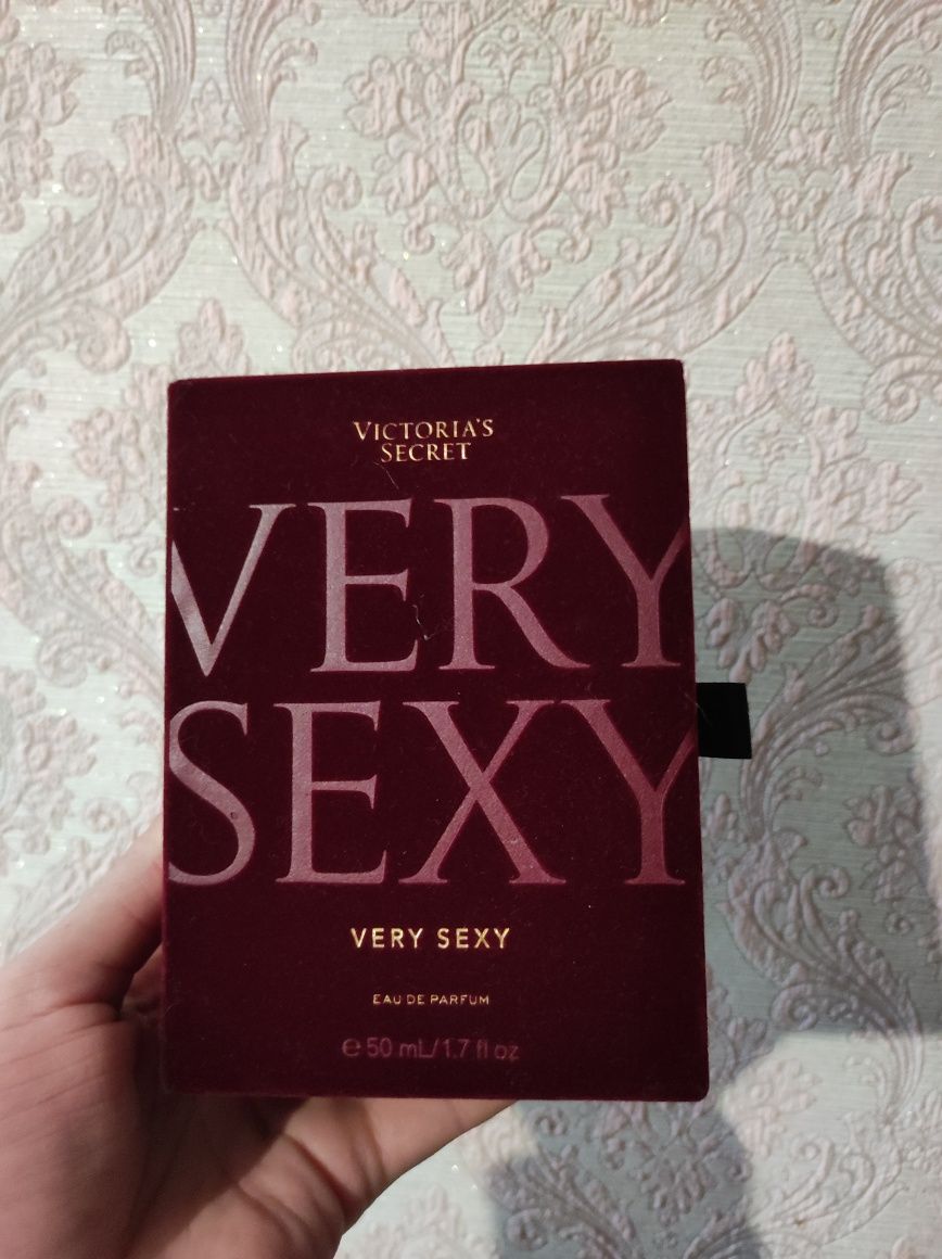 Духи Victoria's Secrets "Very Sexy"