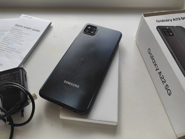 Samsung A22 5G komplet, 4GB RAMu, 64GB ROMu, ładowany co 3 dni, szklo