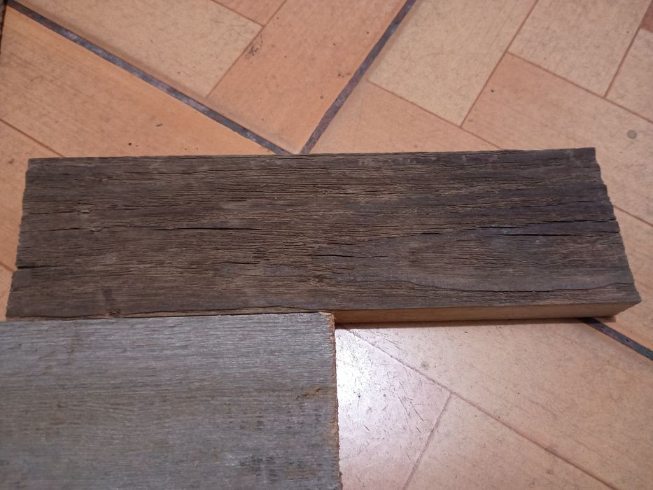 Stare deski na ścianę