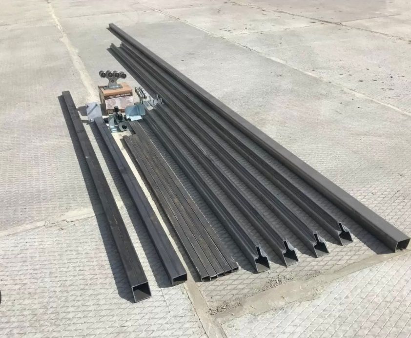 Декоративні металеві вставки Фурнітура для воріт Відкатні ворота Замок