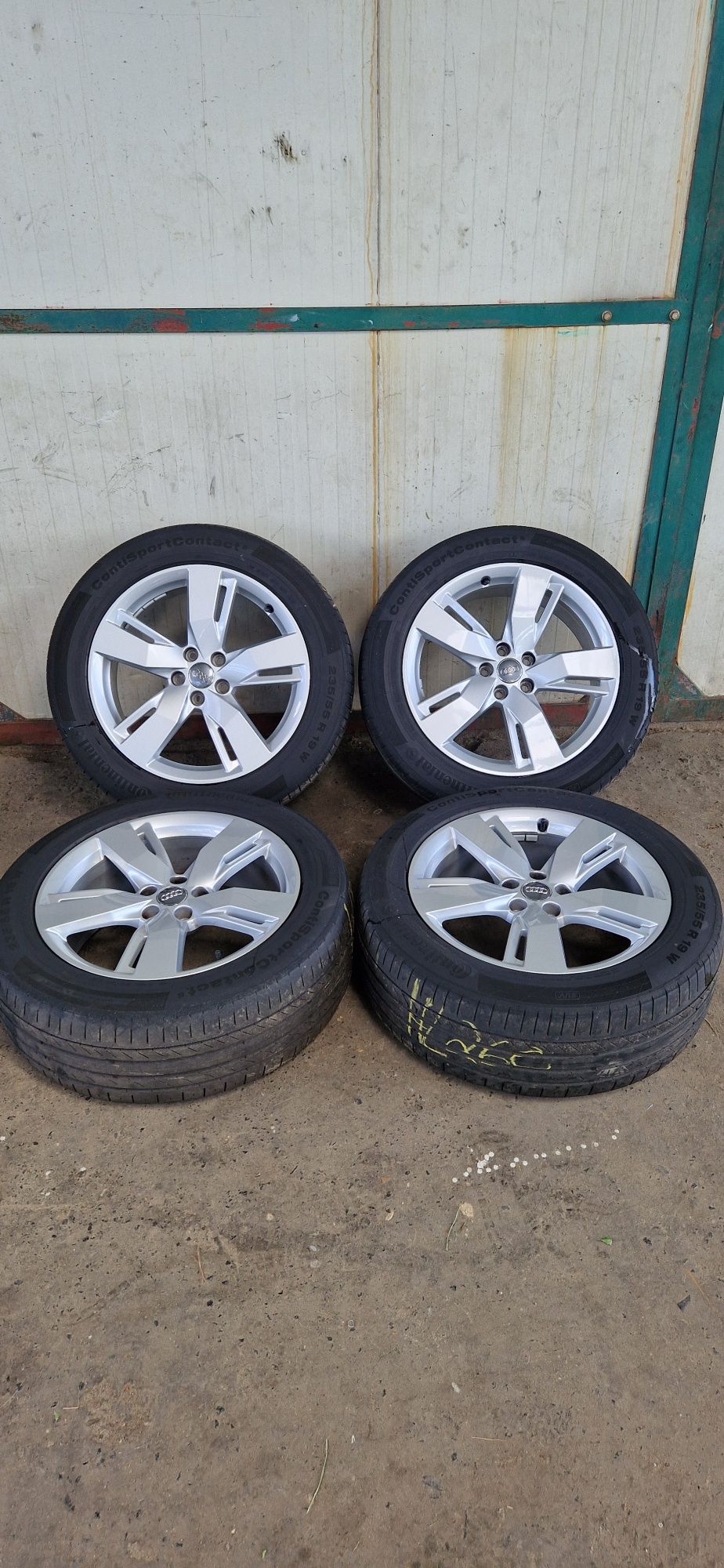 Kola felgi aluminiowe audi q5 8.0jx19h2 et39