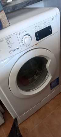 Maquina de lavar a roupa indesit