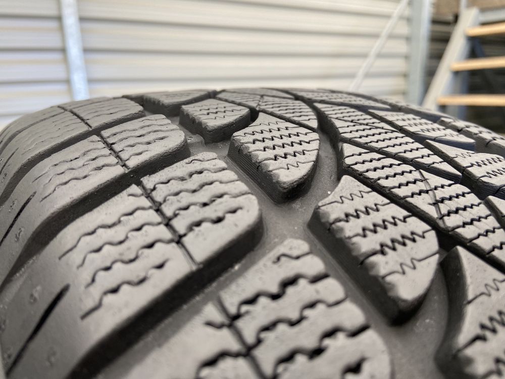 2szt zimowe 225/55r17 Dunlop 8mm 2017r bdb stan RUNFLAT Z246 gw