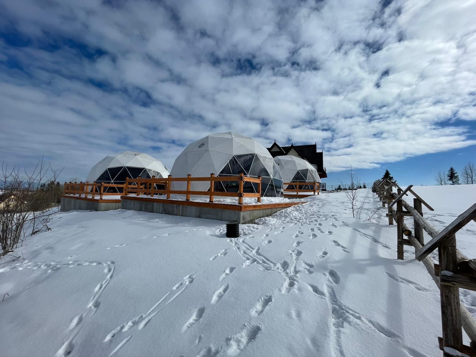 Kopułowy całoroczny namiot sferyczny Glamping 37m2