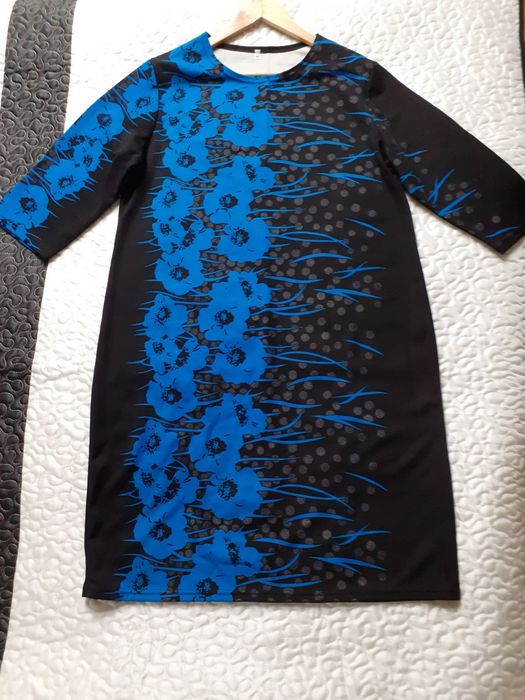 Sukienka czarna z aplikacją roz 50