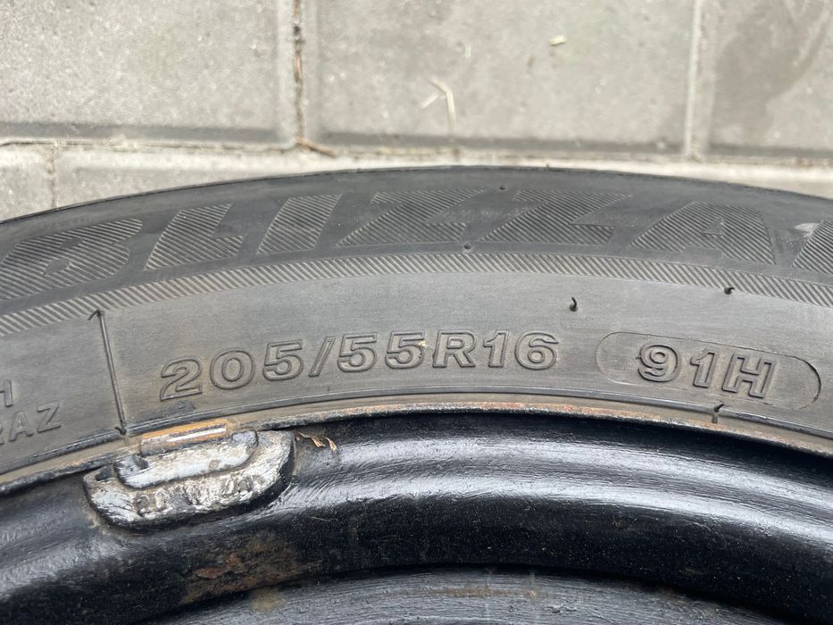 Felgi stalowe 4 szt Toyota z oponami zimowymi kołpaki gratis 205/55/16