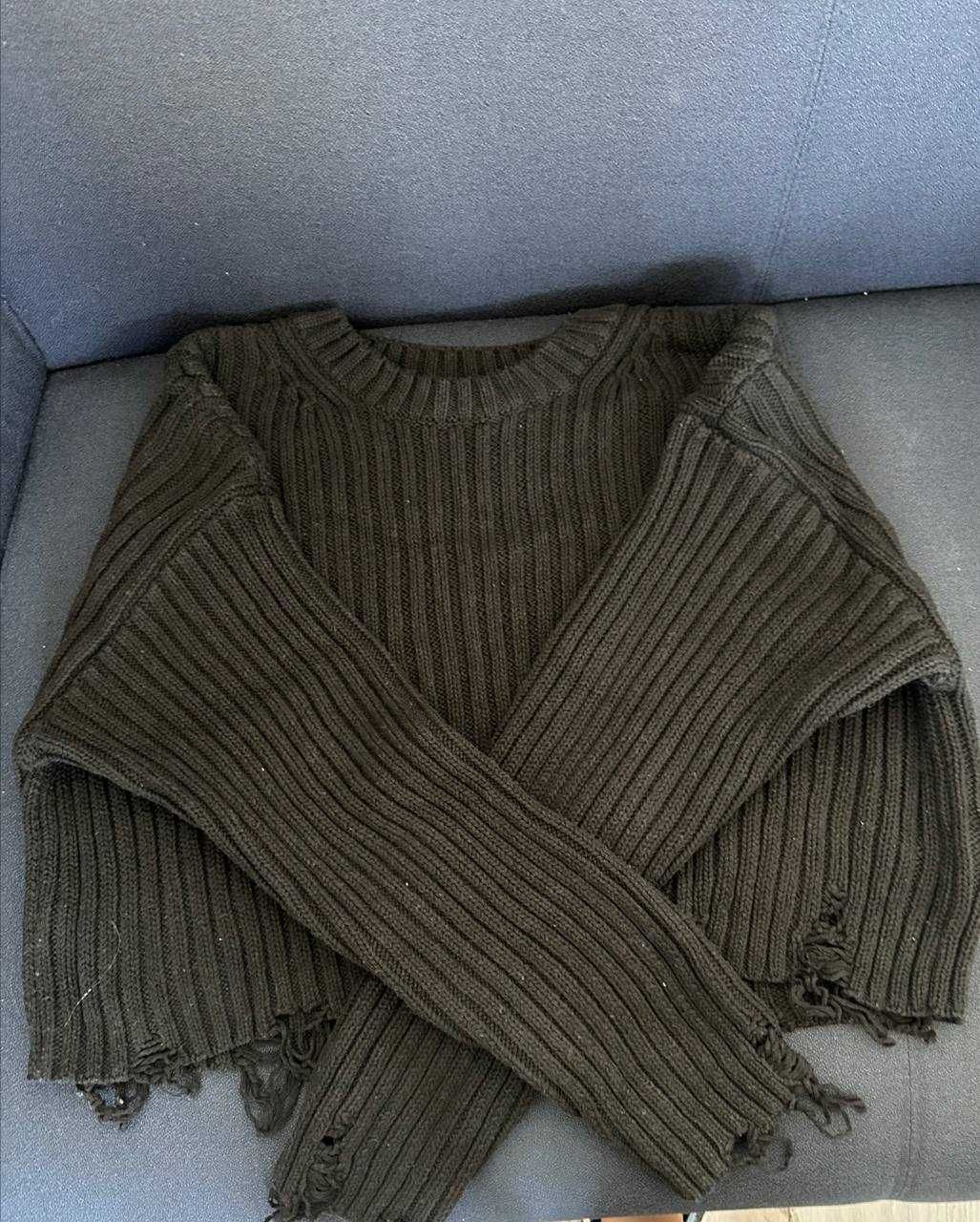 Czarny sweter damski