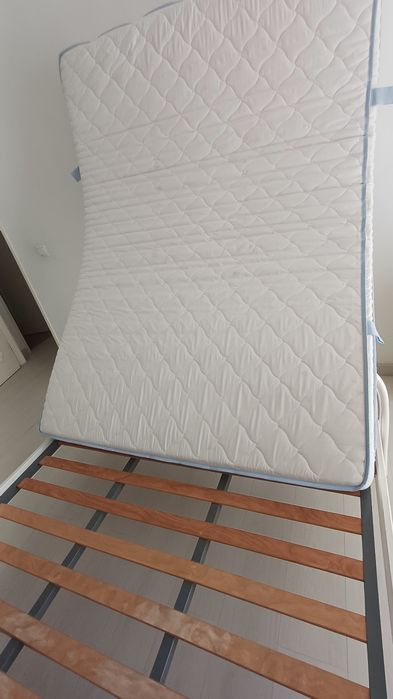 cama de casal de bambu com colchão e estrado