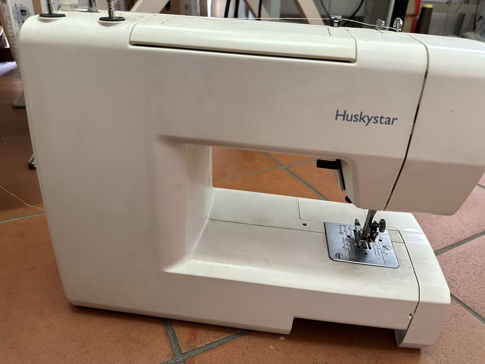 Maquina costura Huskystar 207