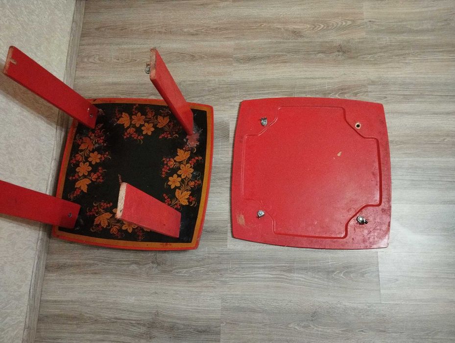 Стіл розпис під реставрацію. Розмір столениці-65х65 см.,висота-62 см.