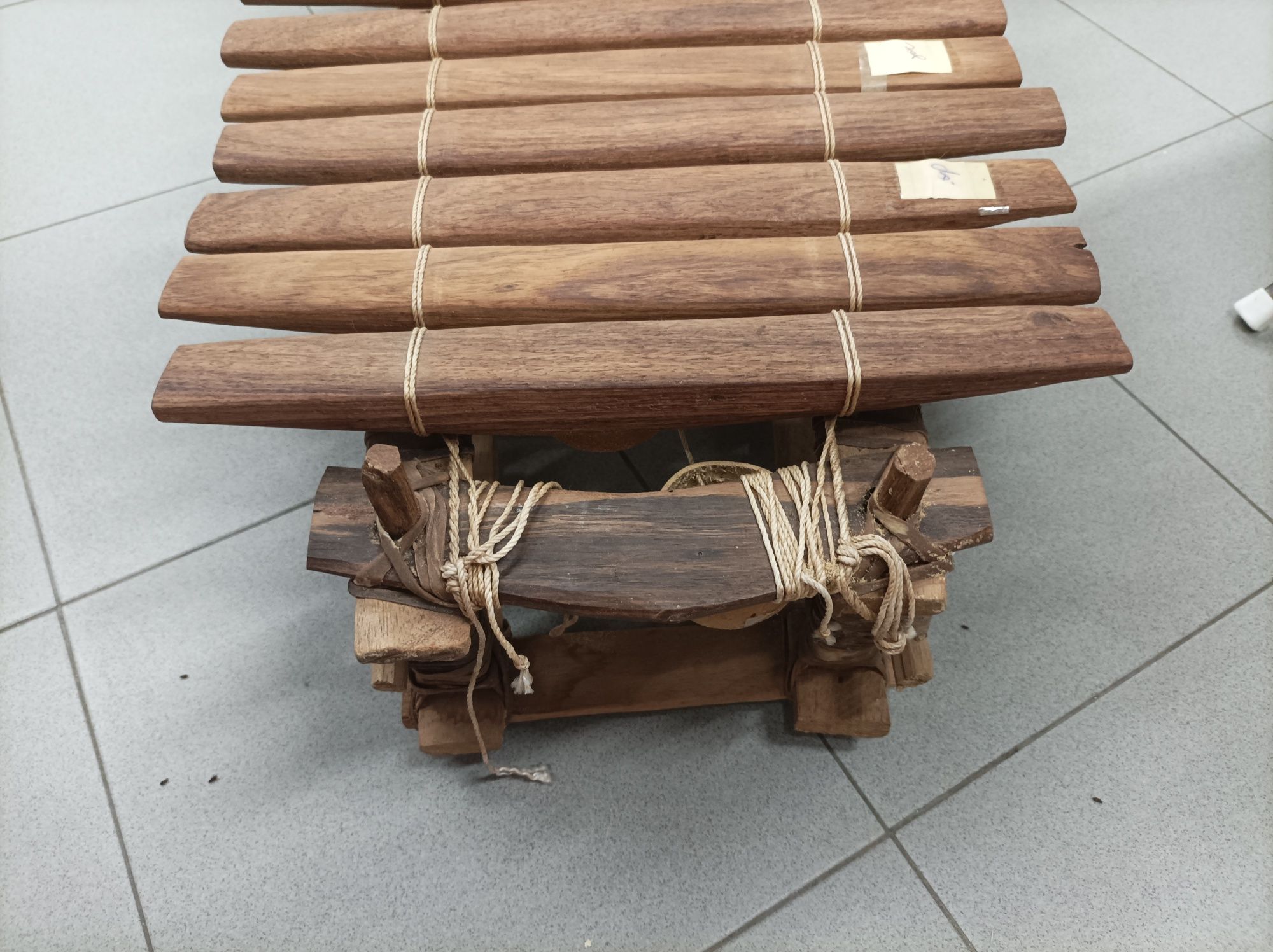 Balafom, como novo. Muito pouco uso.