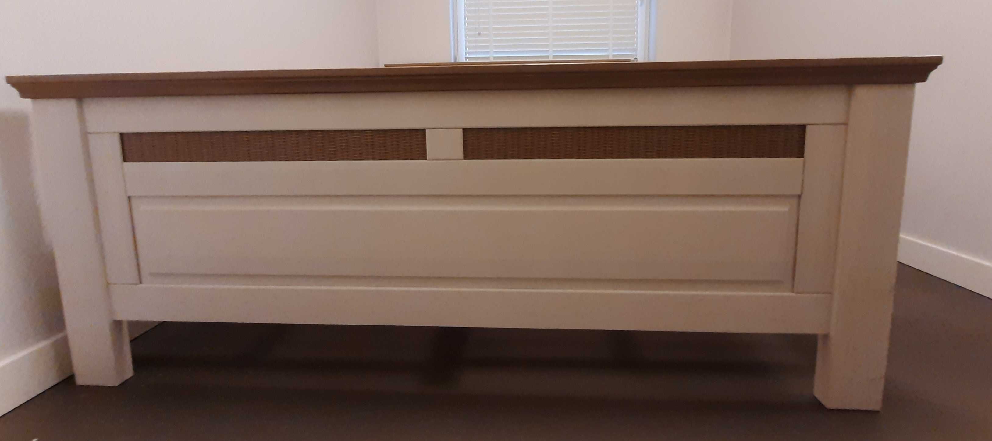 Łóżko i szafka do sypialni w idealnym stanie