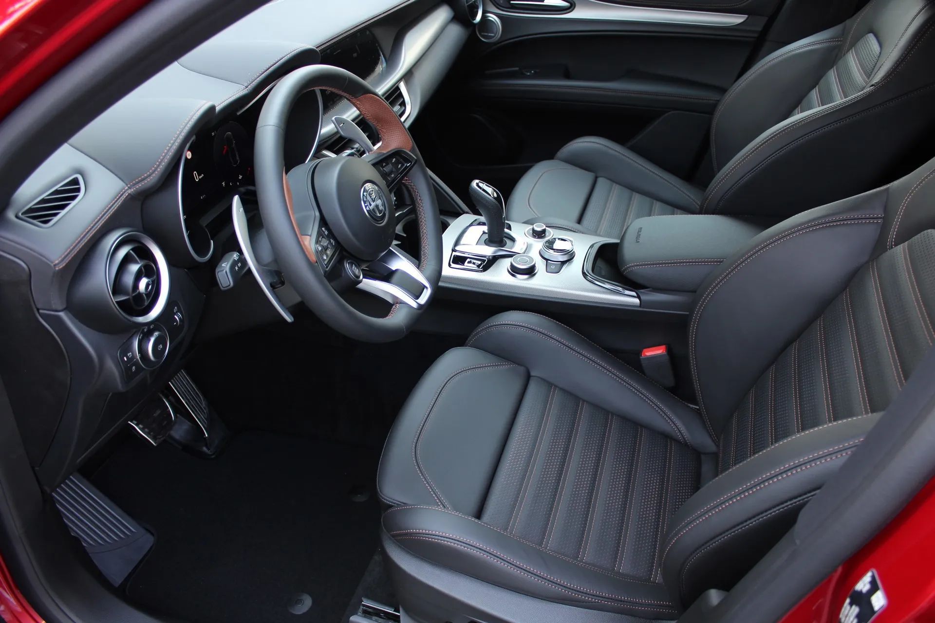 Alfa Romeo Stelvio INTENSA w kolorze Etna Red / Leasing od 100% / Kredyt od 0%