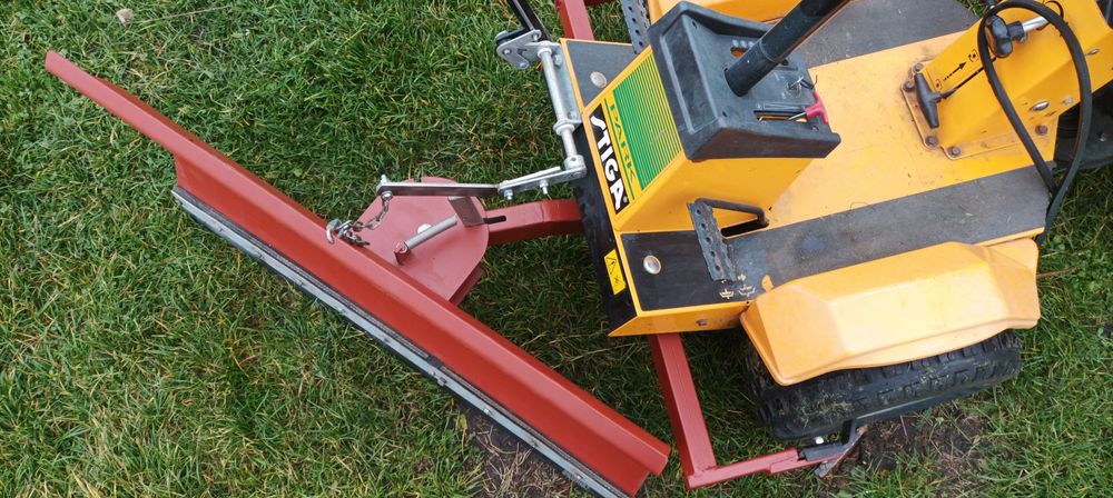 Pług do śniegu traktorek Stiga + łańcuchy.