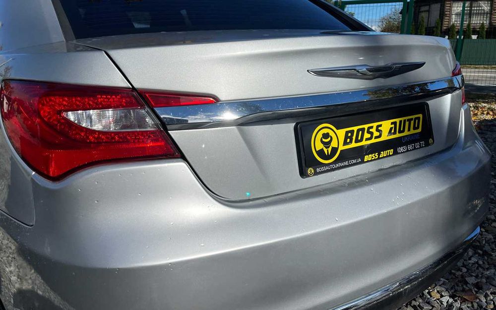Chrysler 200  2011