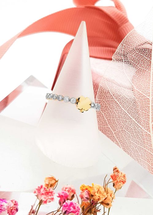 Złoty pierścionek koniczynka z obrączką wysadzaną cyrkoniami pr. 585