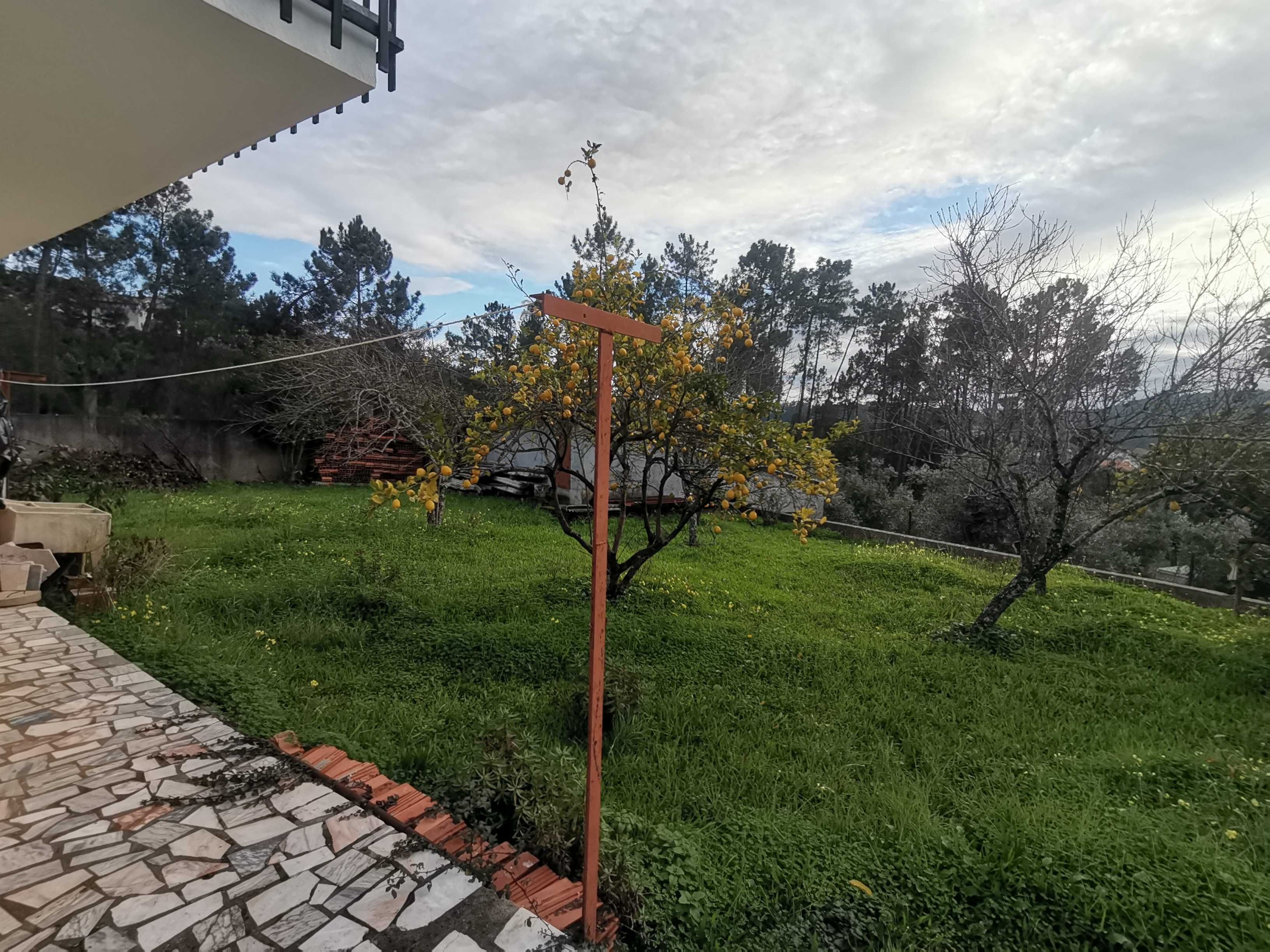 Moradia Isolada com Terreno em Lapinhas