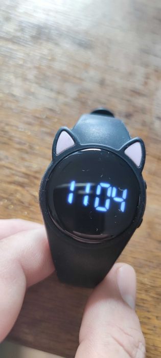 Zegarek cyfrowy dla dziewczynki. krokomierz