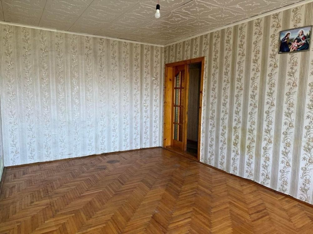 Продається  трьохкімнатна квартира в центрі міста Снятин