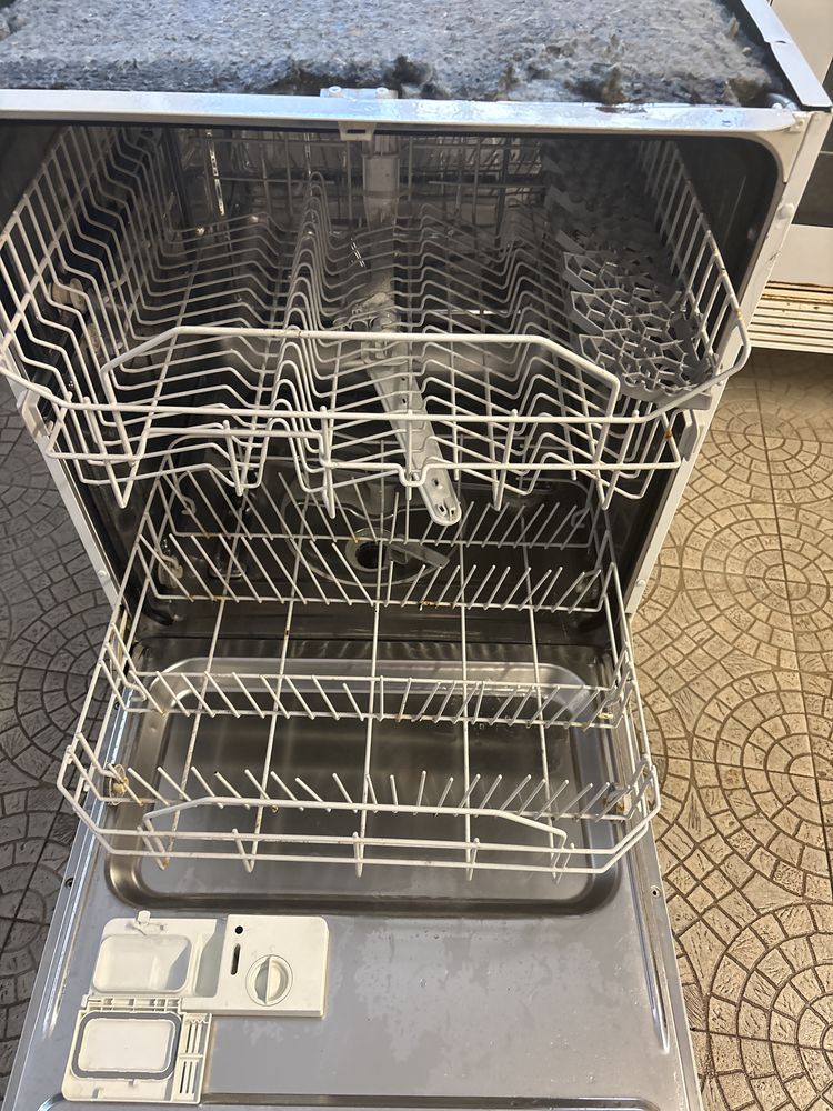 Maquina Loiça Fagor Semi-Encastre a funcionar