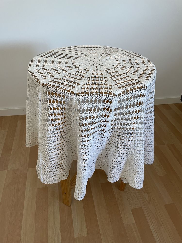 Toalha crochet para mesa de apoio