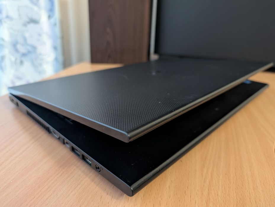 Тонкий ноутбук DELL 15.6' (GF820 2Gb)