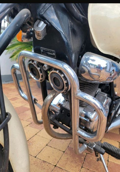 Motocykl Daelim 125 jako dekoracja