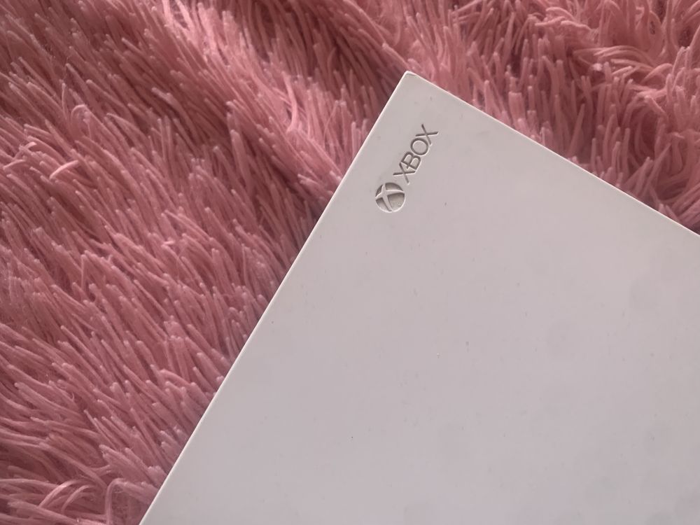 Продам приставку Xbox One S 1 tb
