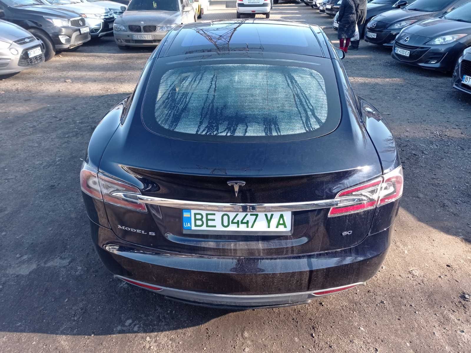 Tesla Model S 2013 року/електро