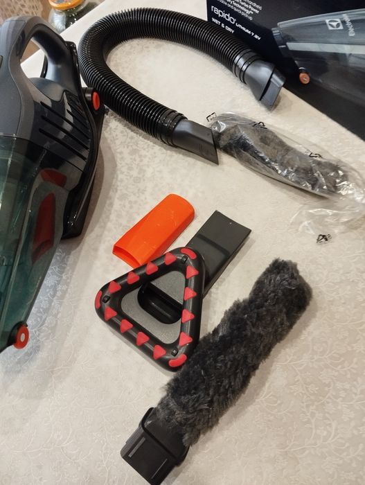 Ручний пилосос Electrolux Rapido