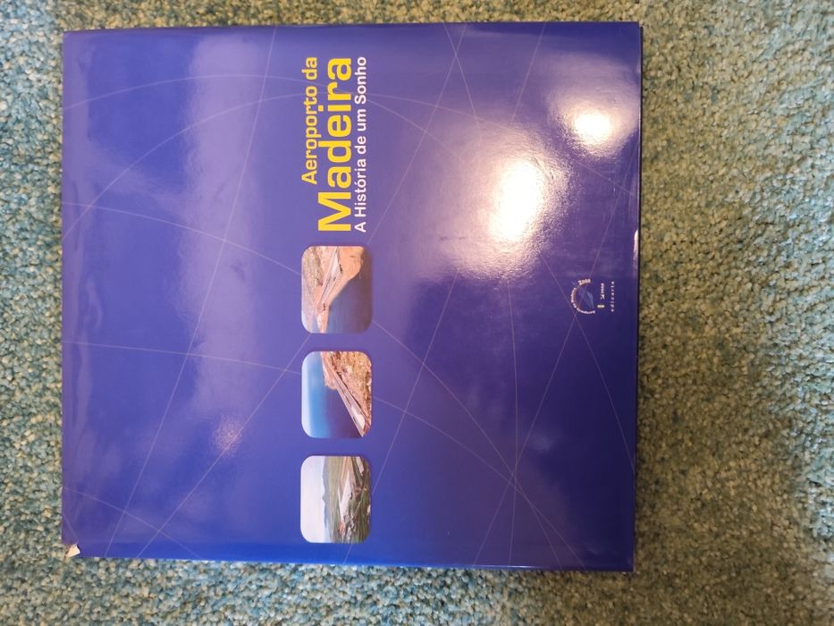 Livro sobre o aeroporto da Madeira