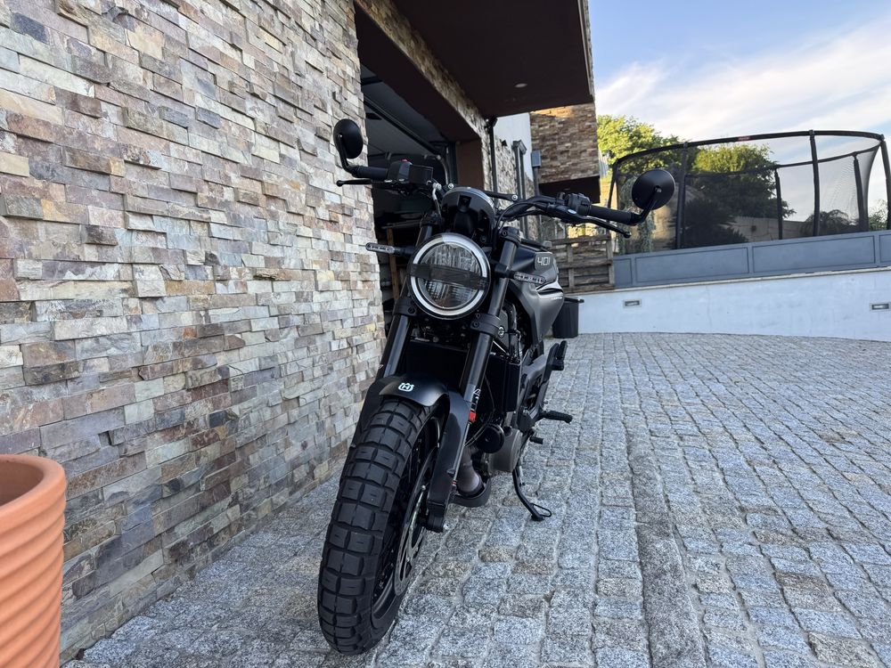 Husqvarna Svartpilen 401 Como Nova 1600km apenas