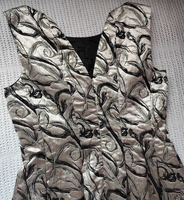 Srebrna ciepła zjawiskowa elegancka sukienka czarny print S S/M M