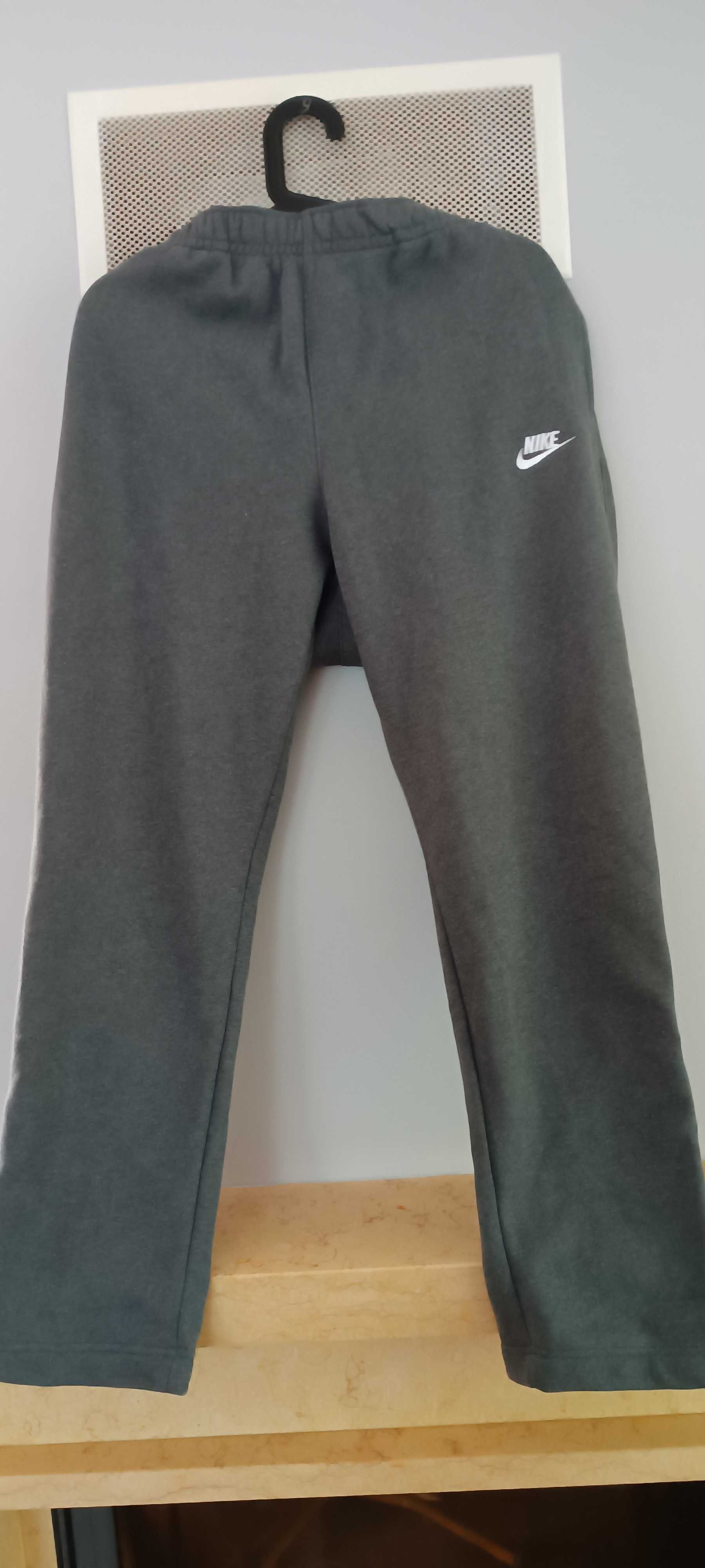 (r. L) Nike Sportswear Club Fleece CIEPŁE spodnie dresowe BV2707,-071