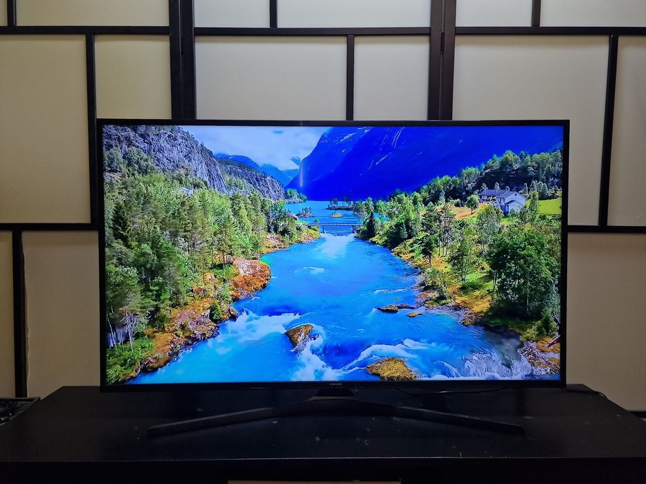 SAMSUNG 50cali 4K UHD DVB-T2 SMART telewizor