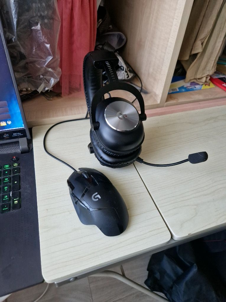 Sprzedam gamingowego laptopa z sprzętem do grania
