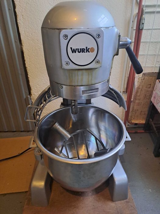 Máquina amassar pão e bolos