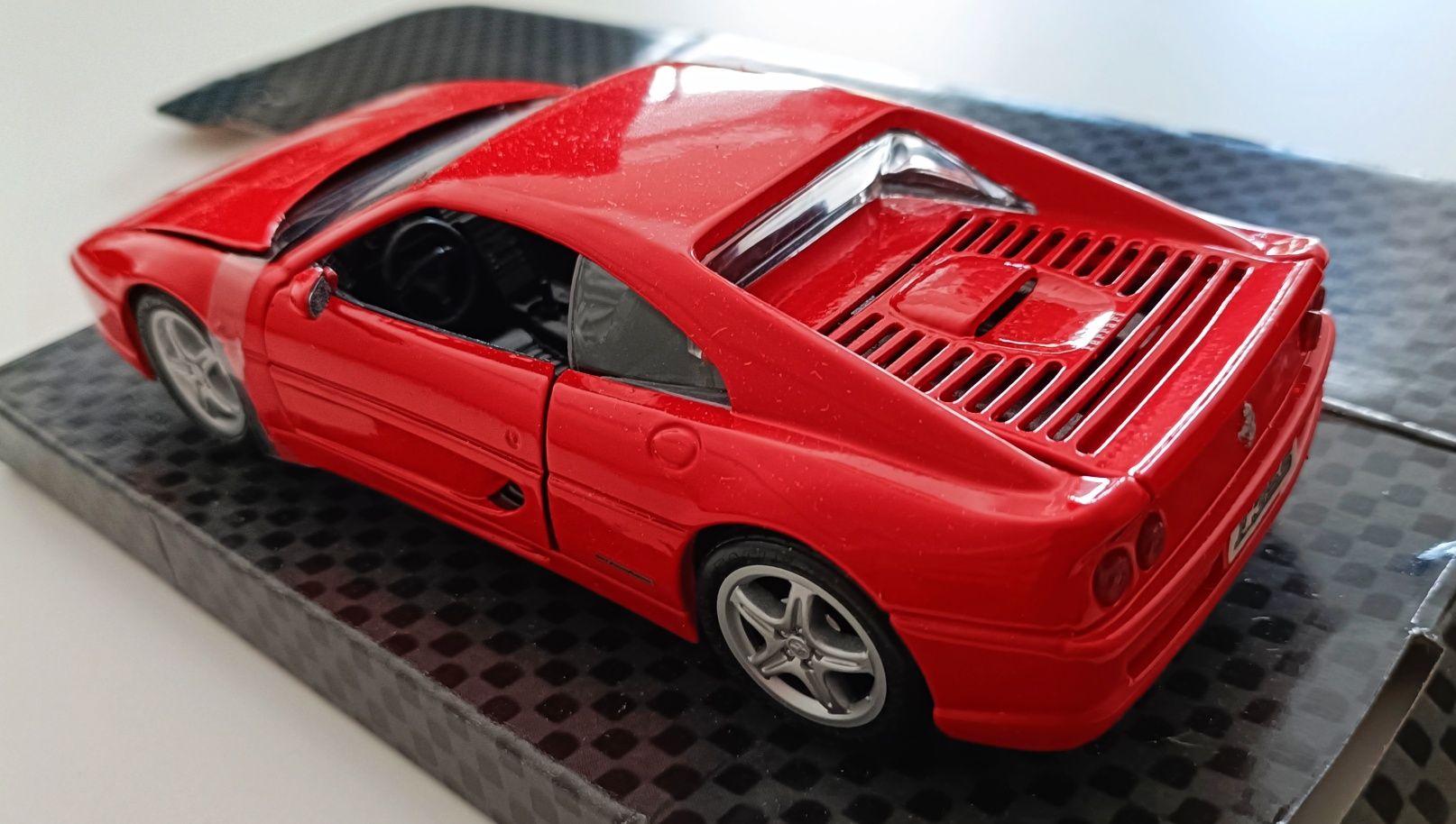 Ferrari F355 escala 1/24 Maisto 

Novo.

Collezione Shell

Caixa em bo