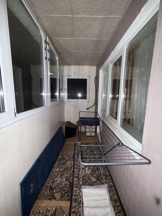 Світла 1‑кімнатна квартира 40 м², Дніпро, вікна на Образцовський ринок