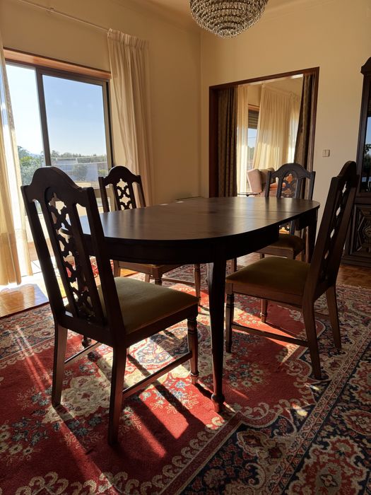 Mesa de Jantar e cadeiras