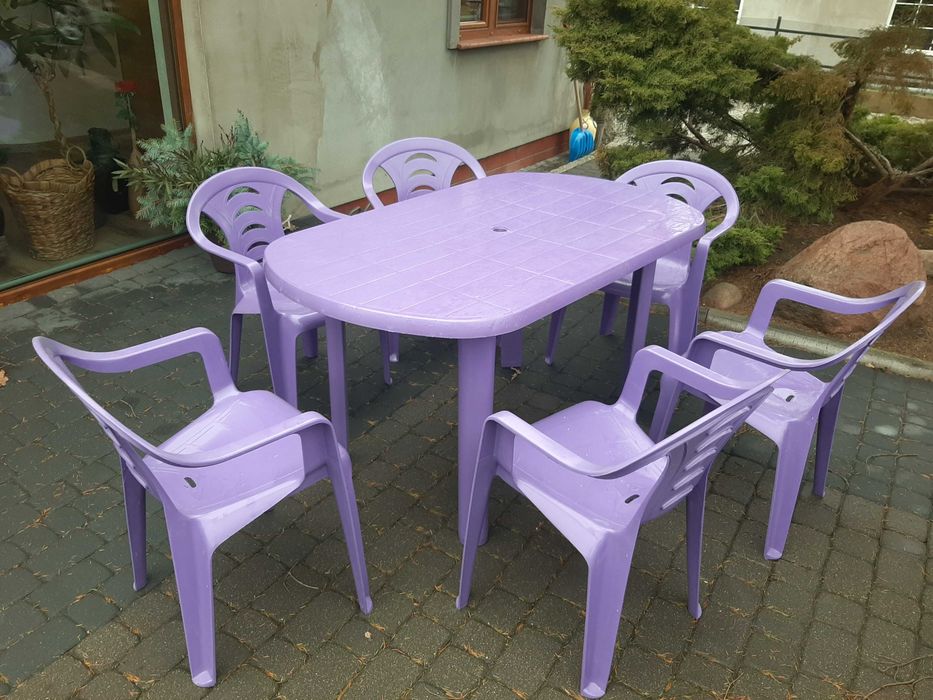 stół i krzesła plastikowe