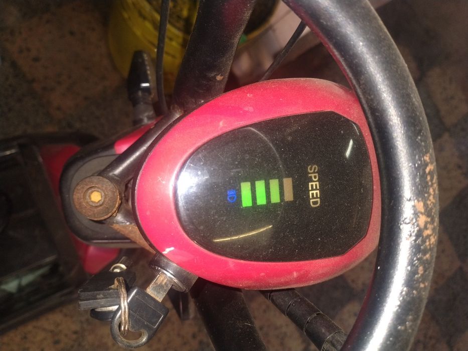 Mota elétrica  penso antiga a funcionar na perfeição