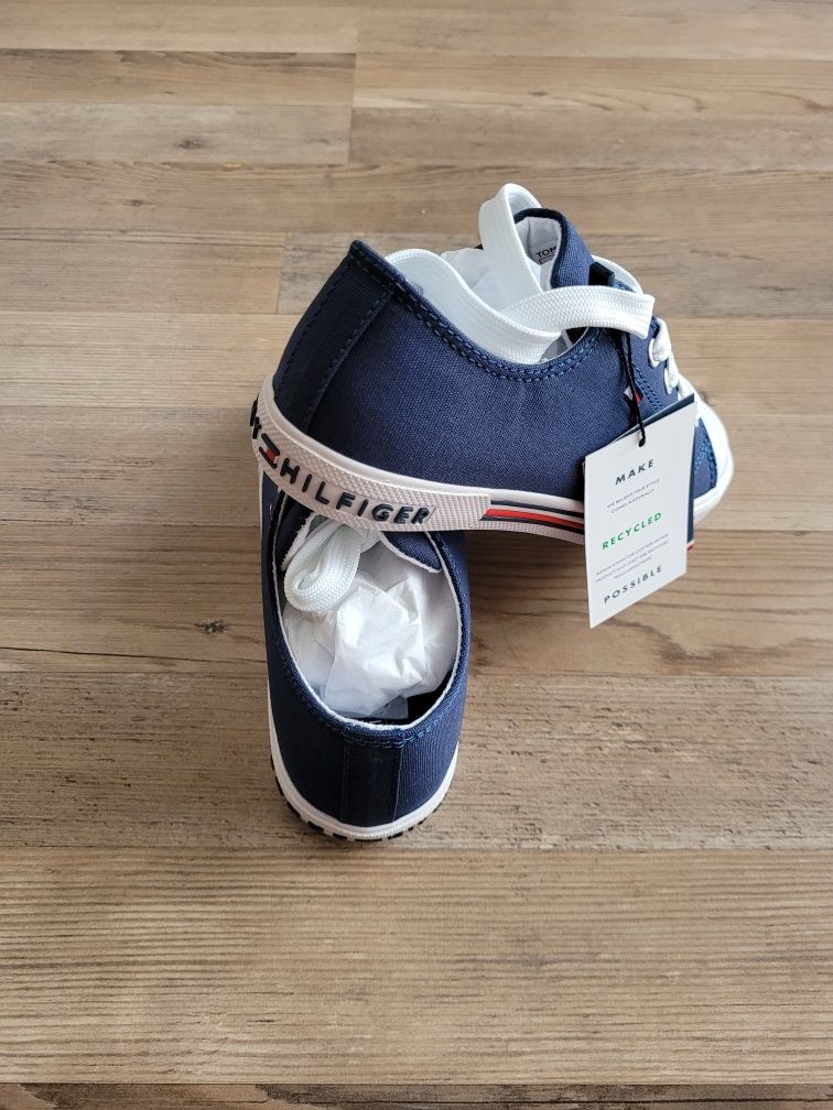 Nowe dziecięce tramki Tommy Hilfiger rozm. 31