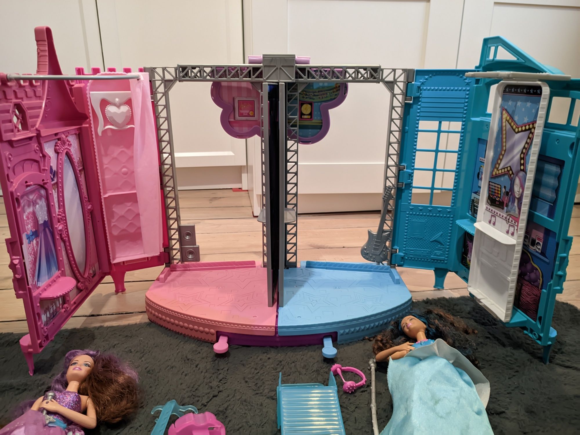 Barbie Rockowe Księżniczki scena zamek domek