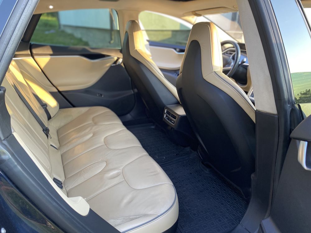 Tesla Model S 60 2013