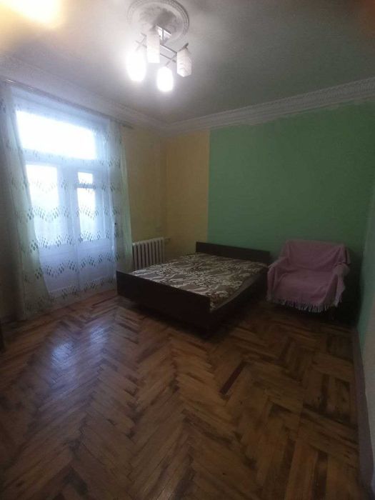 Продам 2-х комнатную квартиру на Малом рынке, по проспекту Соборный